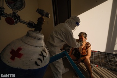 Bác sĩ sáng chế bình oxy đặc biệt giúp hàng trăm F0 vượt cửa tử