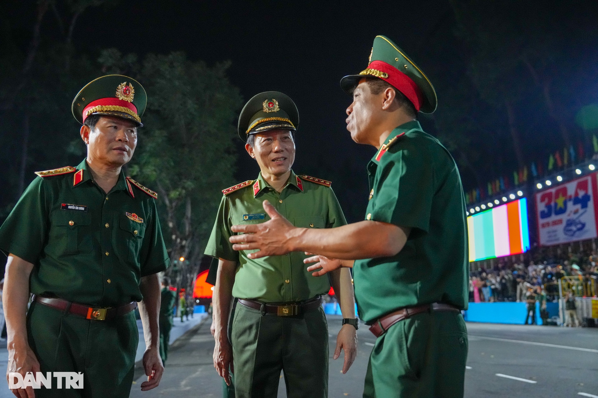Bộ Quốc phòng và Bộ Công an kiểm tra hợp luyện diễu binh, diễu hành ở TPHCM - 5 Bộ Quốc phòng và Bộ Công an kiểm tra hợp luyện diễu binh, diễu hành ở TPHCM - 5