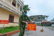 Quản lý khu cách ly lỏng lẻo, chủ tịch xã bị tạm đình chỉ công tác