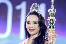 Hoa hậu “dính” scandal, vì sao BTC không thể tước vương miện?