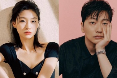 Mỹ nhân "Trò chơi con mực" chia tay bạn trai sau 9 năm hẹn hò