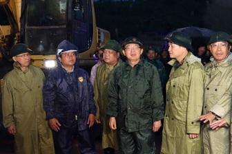 Phó Thủ tướng Hồ Quốc Dũng chỉ đạo khắc phục sạt lở tại đèo Khánh Lê