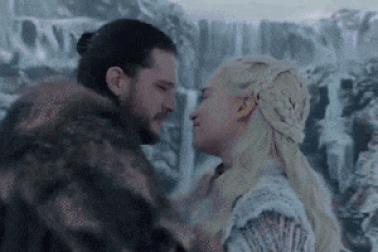 Nụ hôn với “người đẹp gợi cảm nhất màn ảnh nhỏ” không... dễ chịu