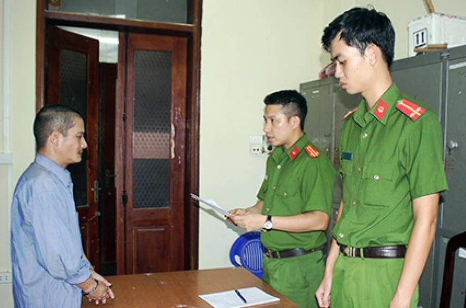 Khởi tố vụ án phụ huynh vào trường đánh học sinh lớp 1 - 2 Khởi tố vụ án phụ huynh vào trường đánh học sinh lớp 1 - 2