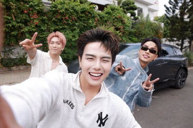 VinFast VF 7 ghi điểm với nghệ sĩ trẻ nhờ hệ thống treo đa điểm, thiết kế tiện nghi