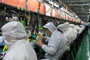 Nơi sản xuất một nửa iPhone của thế giới "khát" lao động, tăng lương kỷ lục