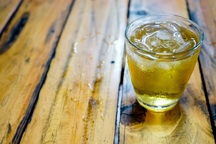 Uống nhiều trà đá gây sỏi thận?