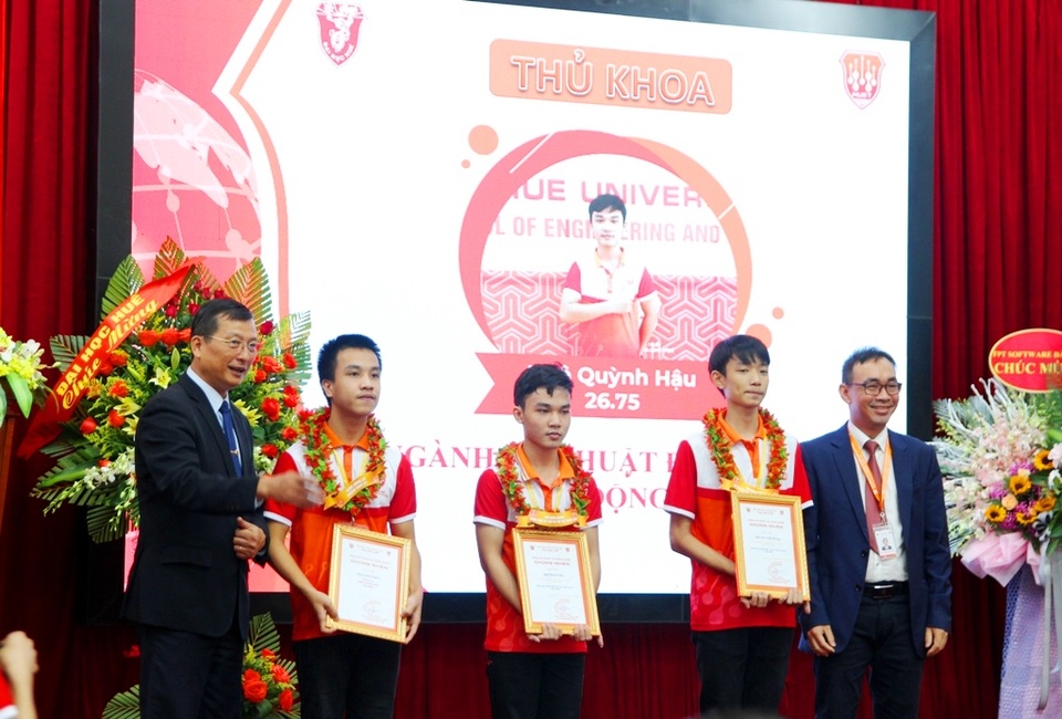Khoa Kỹ thuật và Công nghệ, Đại học Huế tổ chức lễ khai giảng đầu tiên - 2 Khoa Kỹ thuật và Công nghệ, Đại học Huế tổ chức lễ khai giảng đầu tiên - 2