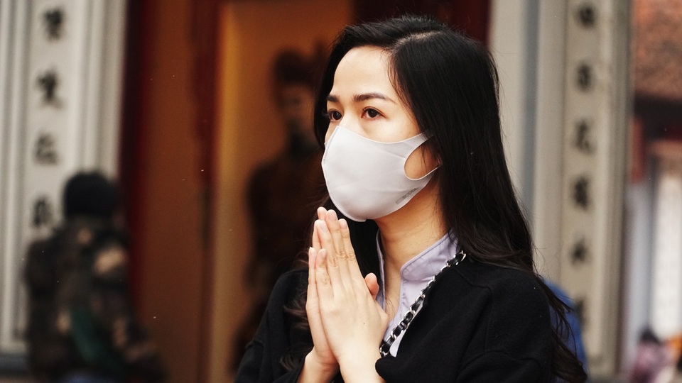 Phủ Tây Hồ vắng vẻ người dân đến lễ ngày Rằm tháng Chạp - 9 Phủ Tây Hồ vắng vẻ người dân đến lễ ngày Rằm tháng Chạp - 9