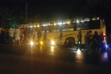 Tai nạn kinh hoàng tại Long An: 5 người đi xe máy bị hất xuống vực