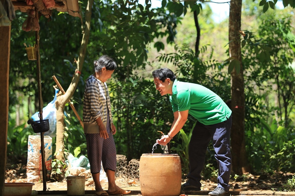 Người dân xứ Nghệ thiếu nước sạch trong mùa hạn - 2 Người dân xứ Nghệ thiếu nước sạch trong mùa hạn - 2
