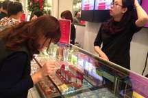 Giá vàng giảm nhanh rồi tăng mạnh, giới đầu cơ ngồi trên “đống lửa”