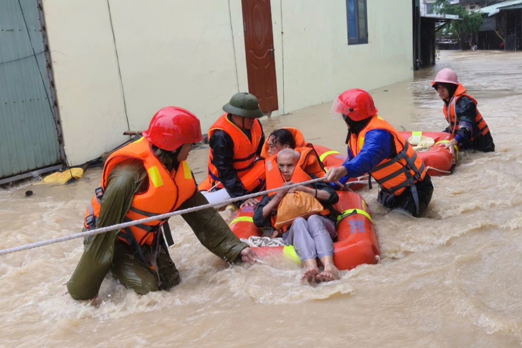 Vỡ đê sông Luật Lễ trong đêm, nhiều khu dân cư ở Gia Lai bị ngập - 1