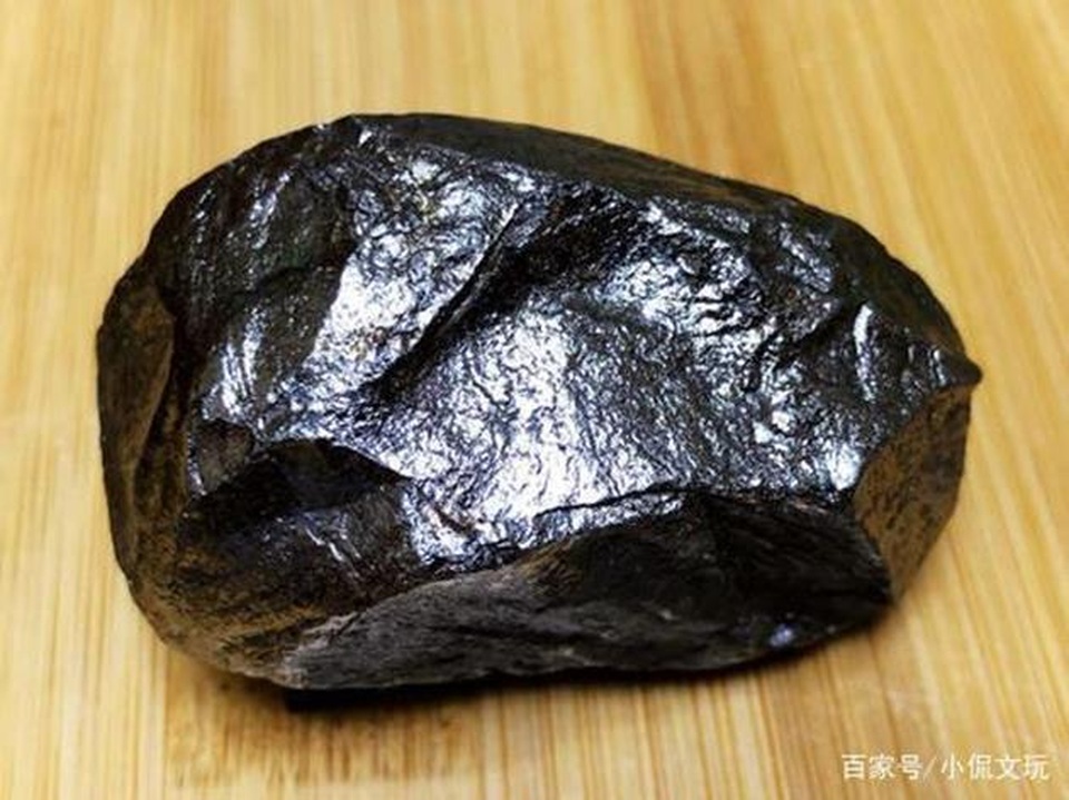 Hòn đá giá trăm tỷ đồng/gam, không chứa vàng hay kim cương lại xấu xí khó tả - 1 Hòn đá giá trăm tỷ đồng/gam, không chứa vàng hay kim cương lại xấu xí khó tả - 1