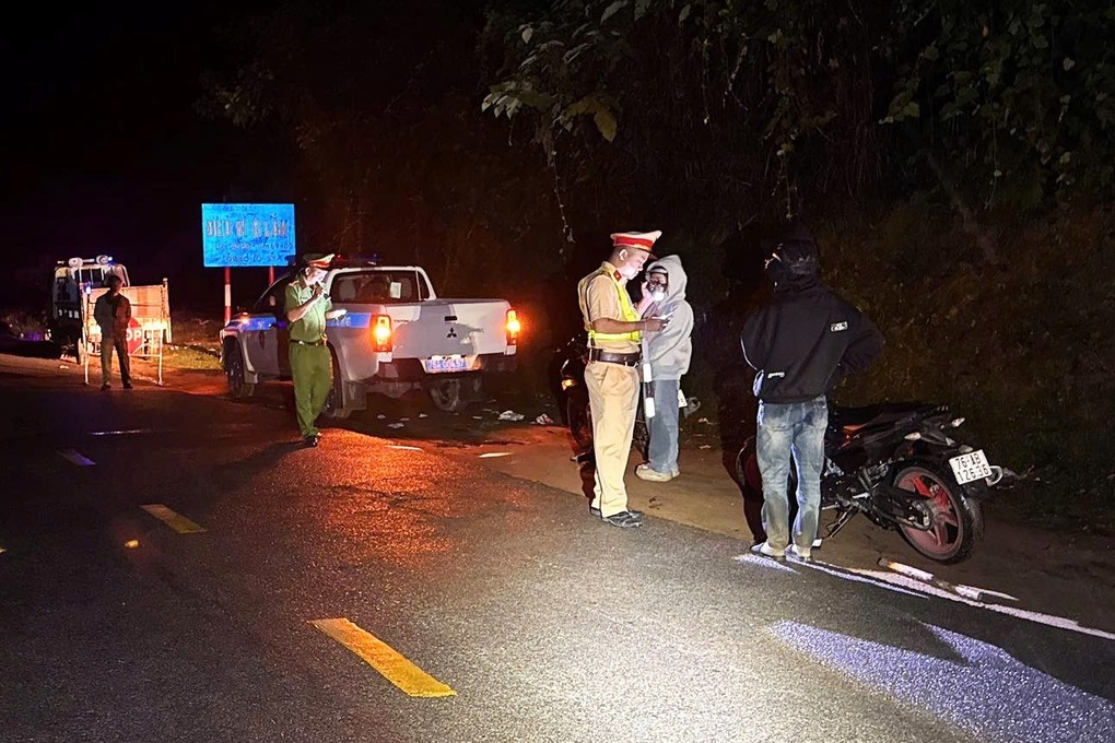Đi săn mây, nhóm thanh thiếu niên bị phạt hơn 100 triệu đồng - 1 Đi săn mây, nhóm thanh thiếu niên bị phạt hơn 100 triệu đồng - 1