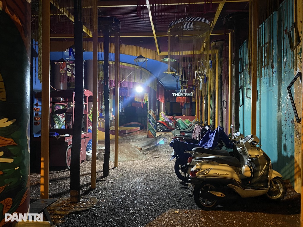 Cà phê Tứ Phủ đầu tư 15 tỷ đồng từng gây sốt bất ngờ thành… bãi giữ xe - 3