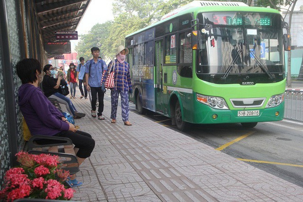 Từ 5/10, taxi, xe buýt được hoạt động ở TPHCM - 2 Từ 5/10, taxi, xe buýt được hoạt động ở TPHCM - 2