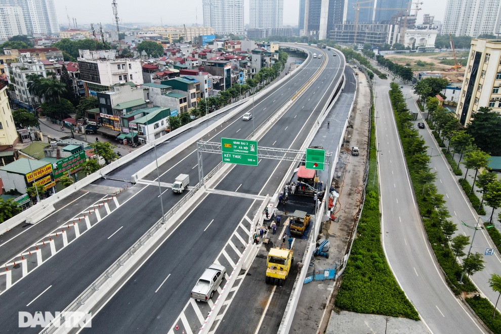 Gấp rút thảm nhựa 6 nhánh nối cầu cạn 5.000 tỷ với đường vành đai 3 - 1 Gấp rút thảm nhựa 6 nhánh nối cầu cạn 5.000 tỷ với đường vành đai 3 - 1