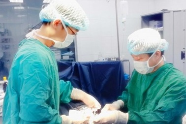 Ca phẫu thuật teo ruột với 7 mối nối "kỷ lục"