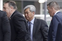 Đặc vụ tóc bạc của CIA âm thầm kết nối lãnh đạo Mỹ - Triều