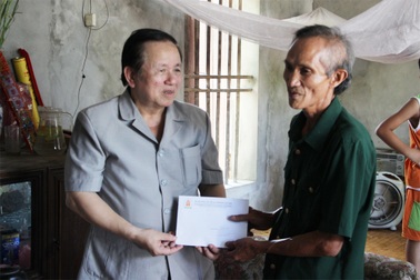 Trao quà hỗ trợ tới 5 gia đình mang nỗi đau da cam