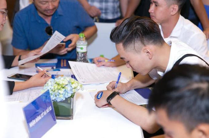 Giới trẻ Việt khắp thế giới đổ về Việt Nam học phi công - Ảnh 9. Giới trẻ Việt khắp thế giới đổ về Việt Nam học phi công - Ảnh 9.
