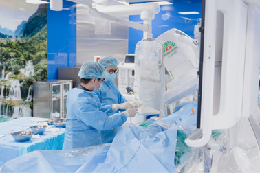 Phát hiện tổn thương tim trước ca mổ cột sống, cụ ông được xử trí kịp thời