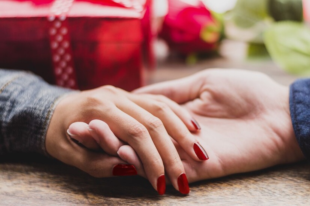 Bạn nữ đam mê làm móng, mua bộ quần áo mới sẽ đổi bộ móng mới - 4 Bạn nữ đam mê làm móng, mua bộ quần áo mới sẽ đổi bộ móng mới - 4