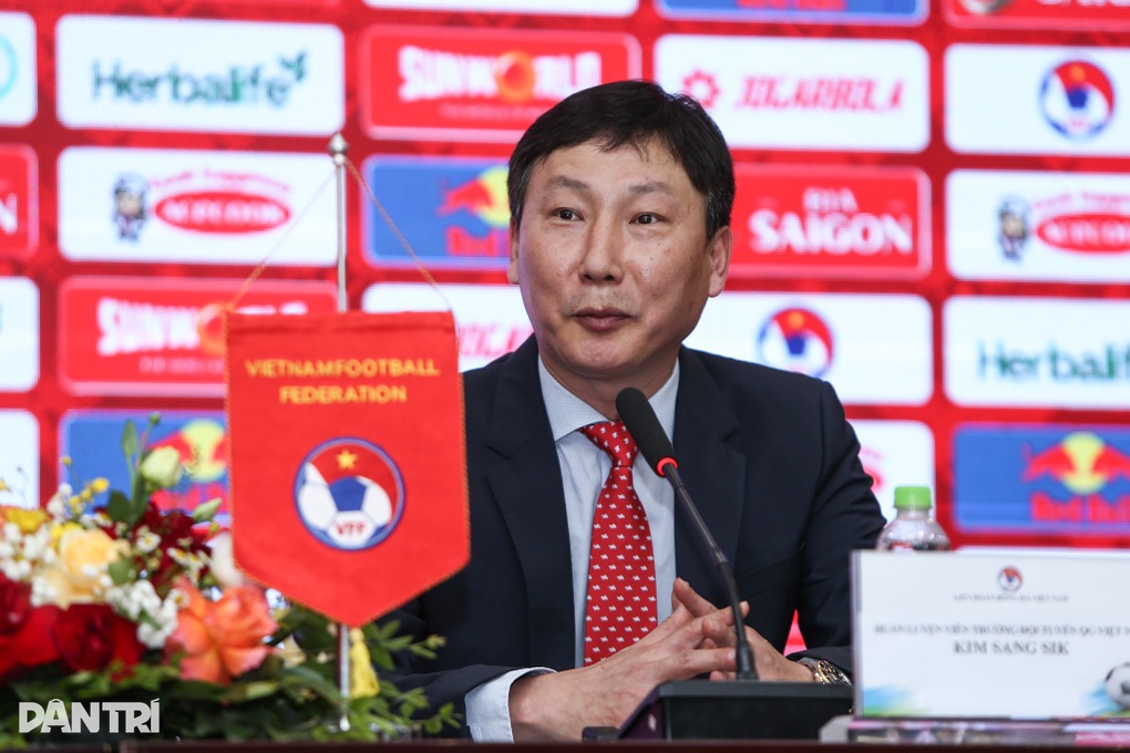 VFF: HLV Kim Sang Sik sẽ mang lại thành công cho bóng đá Việt Nam - 2 VFF: HLV Kim Sang Sik sẽ mang lại thành công cho bóng đá Việt Nam - 2