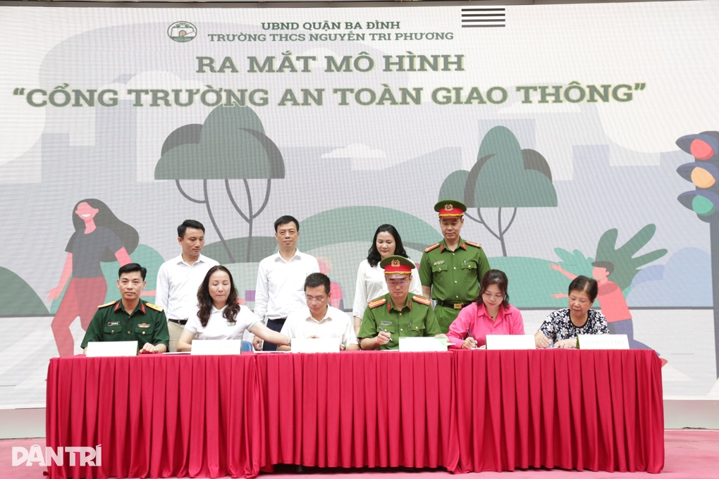 Hà Nội triển khai 10 mô hình Cổng trường học an toàn giao thông - 1 Hà Nội triển khai 10 mô hình Cổng trường học an toàn giao thông - 1
