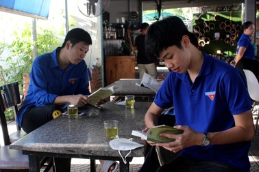 9X Đà thành mở cà phê sách, giúp hàng trăm bạn trẻ khó khăn