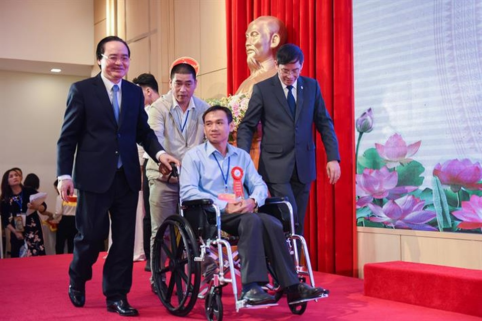 Bộ trưởng GDĐT mong các giáo viên chung tay, chia sẻ khó khăn với ngành - 1 Bộ trưởng GDĐT mong các giáo viên chung tay, chia sẻ khó khăn với ngành - 1