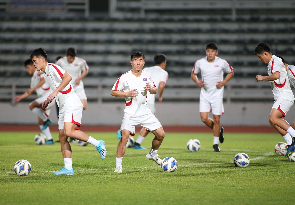 “Đột nhập” buổi tập của U23 Triều Tiên - 3