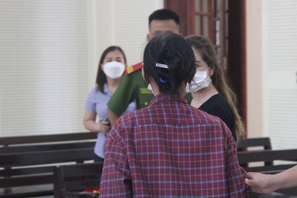 Câu chuyện buồn đằng sau vụ án chồng đâm vợ vì ghen tuông - 3 Câu chuyện buồn đằng sau vụ án chồng đâm vợ vì ghen tuông - 3