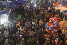 Biển người đổ về chợ Viềng trước giờ khai hội