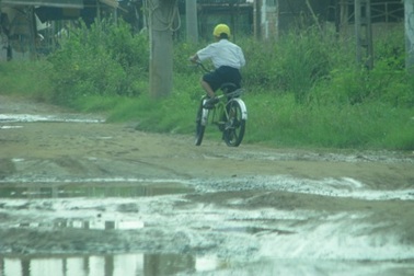 Người dân khốn khổ với tuyến đường giao thông huyết mạch  