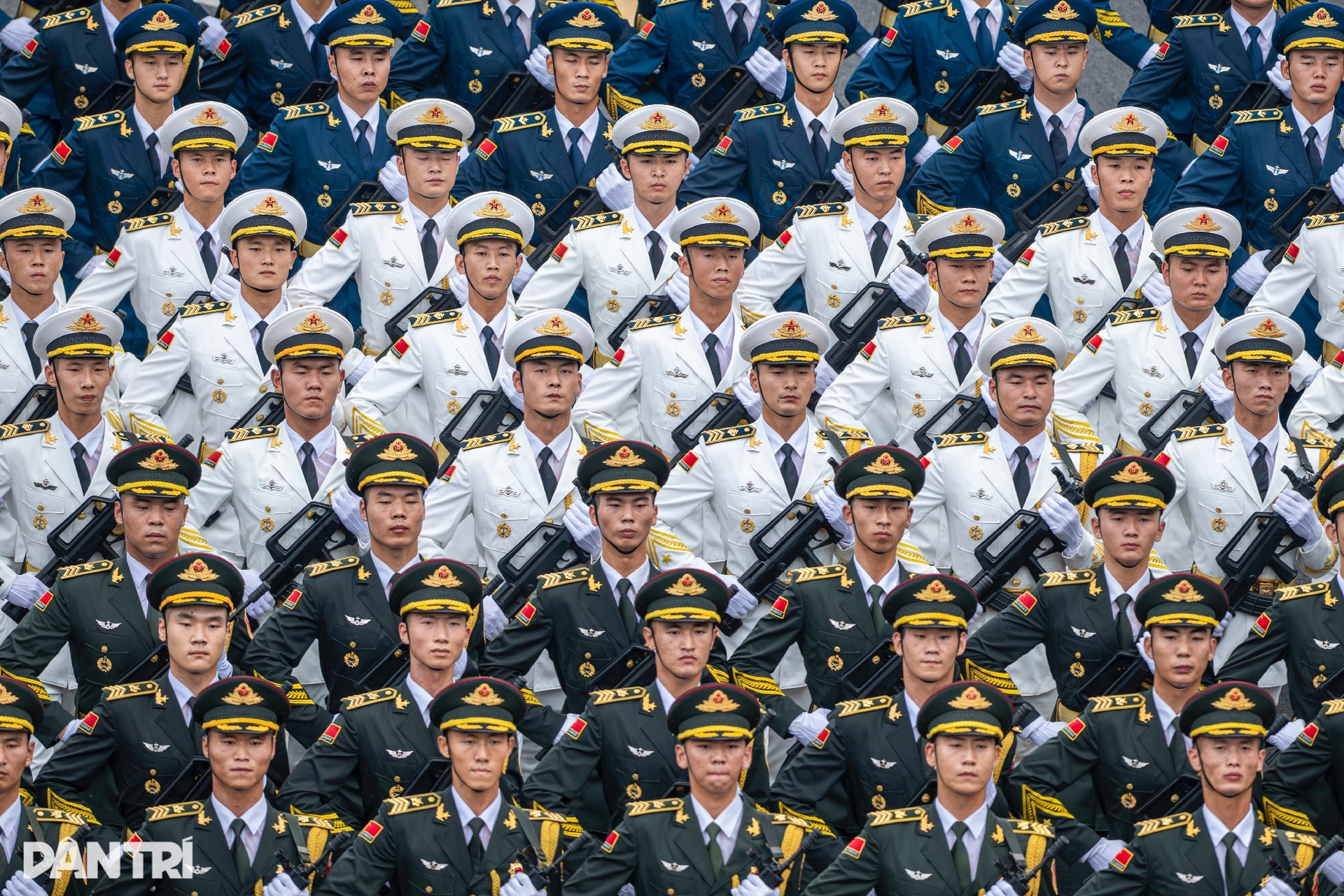 Ngắm bước diễu binh khối quân đội các nước Trung Quốc, Lào, Nga, Campuchia - 5 Ngắm bước diễu binh khối quân đội các nước Trung Quốc, Lào, Nga, Campuchia - 5