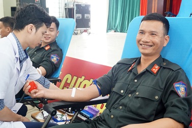 Cảnh sát cơ động 19 lần hiến máu tình nguyện