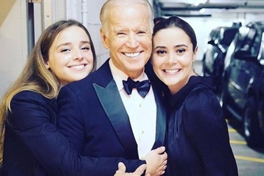 “Vũ khí bí mật” giúp ông Biden lôi kéo cử tri trẻ