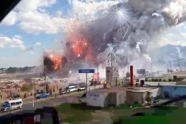 Chợ pháo hoa nổ dữ dội ở Mexico, 27 người chết