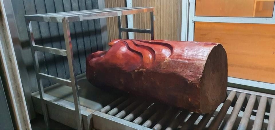 Bắt giữ 237 kg ma túy được giấu trong tượng gỗ tuồn về Việt Nam - 1 Bắt giữ 237 kg ma túy được giấu trong tượng gỗ tuồn về Việt Nam - 1