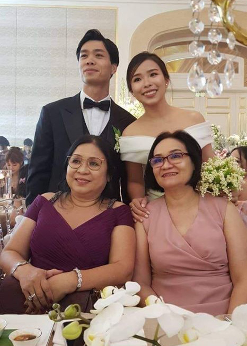 Những hình ảnh Công Phượng rạng rỡ bên cô dâu mới - 1 Những hình ảnh Công Phượng rạng rỡ bên cô dâu mới - 1