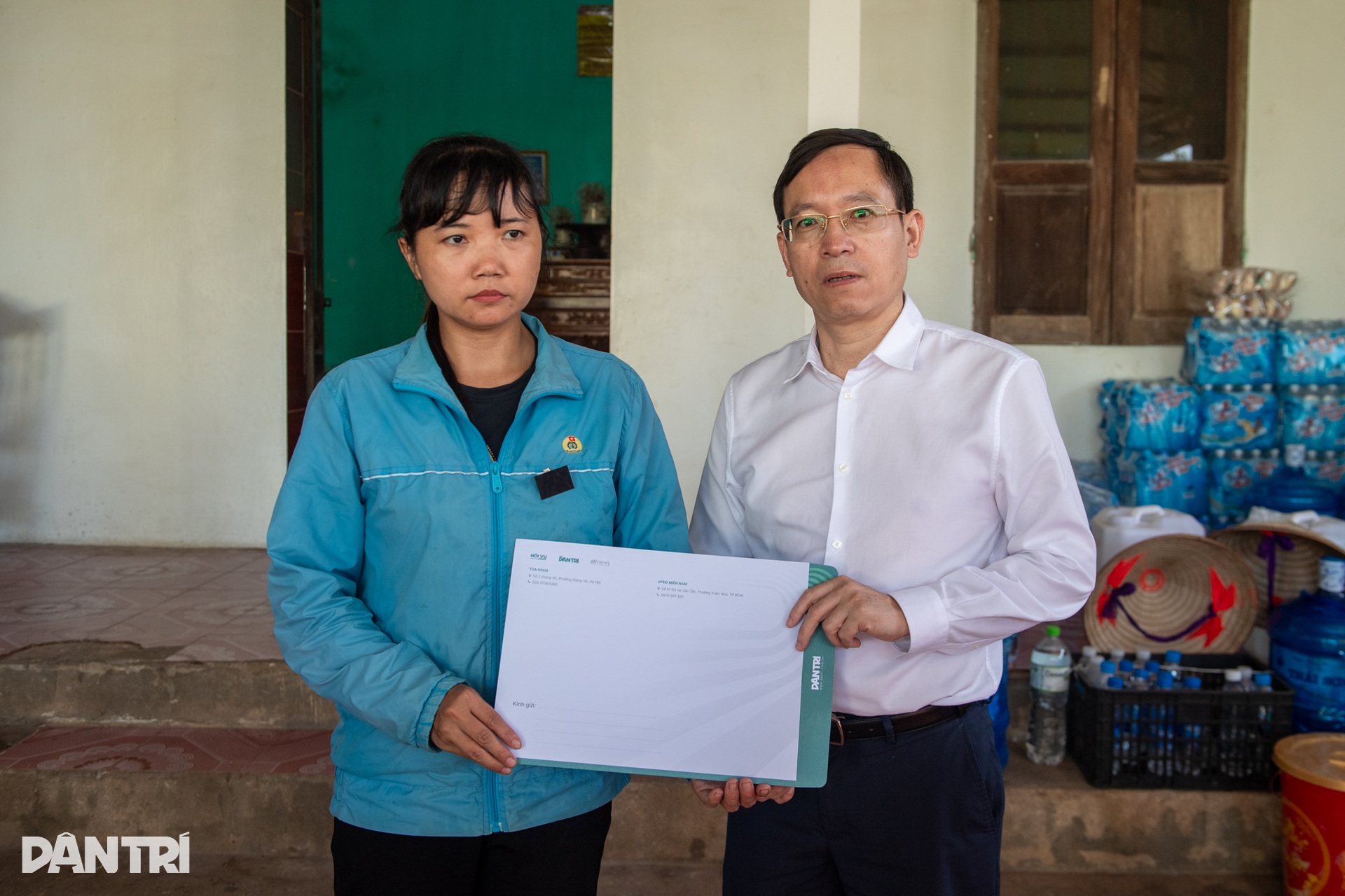 Báo Dân trí trao 200 triệu đồng hỗ trợ người dân vùng lũ tỉnh Bắc Ninh - 9