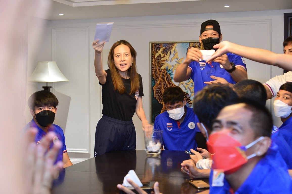 Người đàn bà thép thưởng nóng cho U23 Thái Lan sau chiến thắng đậm - 3 Người đàn bà thép thưởng nóng cho U23 Thái Lan sau chiến thắng đậm - 3