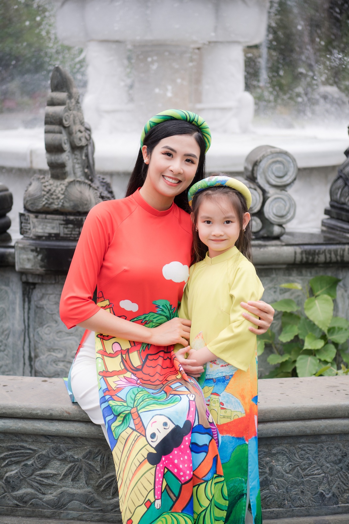 BTV Thu Hà, Mai Ngọc VTV khoe dáng chuẩn với áo dài Ngọc Hân - 11 BTV Thu Hà, Mai Ngọc VTV khoe dáng chuẩn với áo dài Ngọc Hân - 11
