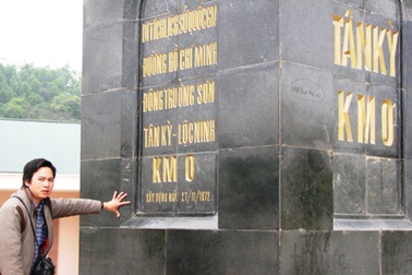 Con đường huyền thoại và di tích Km số 0 