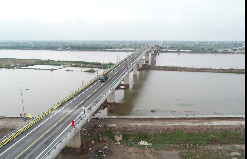 Toàn cảnh cây cầu nghìn tỷ nối đôi bờ sông Ninh Cơ trước ngày thông xe - 3 Toàn cảnh cây cầu nghìn tỷ nối đôi bờ sông Ninh Cơ trước ngày thông xe - 3