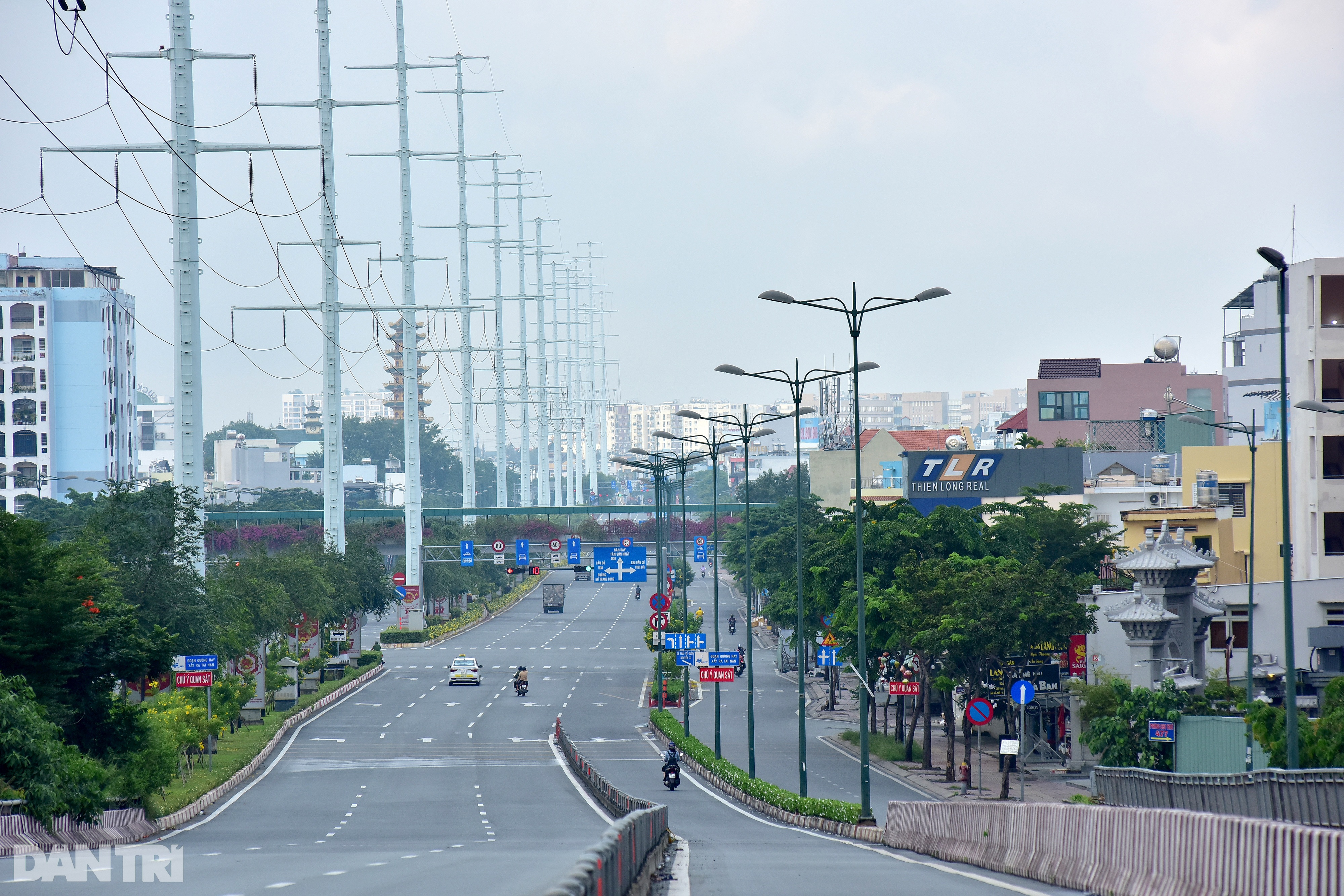 Hình ảnh ngày đầu quân đội tham gia siết chặt giãn cách xã hội ở TPHCM - 9 Hình ảnh ngày đầu quân đội tham gia siết chặt giãn cách xã hội ở TPHCM - 9