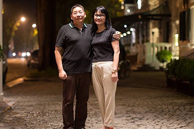 Chuyện tình cặp vợ chồng Việt nhận 400.000 like trên Facebook