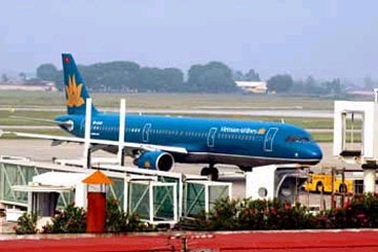 Vietnam Airlines hủy 30 chuyến bay vì bão lũ